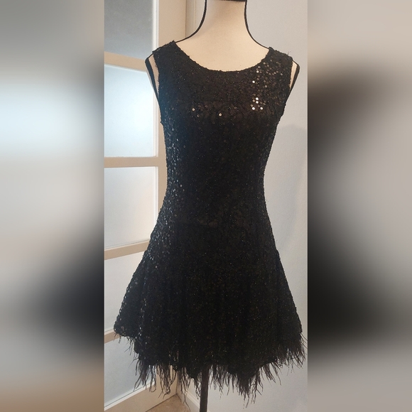 J.O.A LOS ANGELES Dresses & Skirts - Chic Black Sequin Feathered Prom Dress